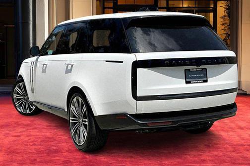 2025 Land Rover Range Rover P530 SE