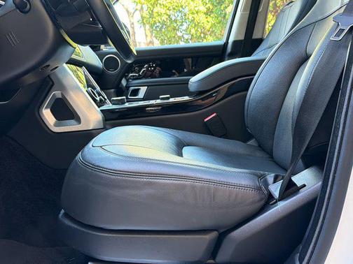 Fuji White 2018 Land Rover Range Rover 3.0L Supercharged HSE