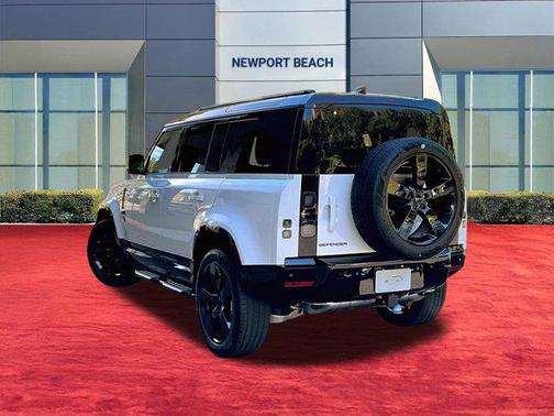 1aa/White 2026 Land Rover Defender P400 X-Dynamic SE