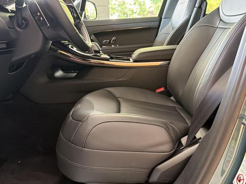 Giola Green Metallic 2026 Land Rover Range Rover Sport SE