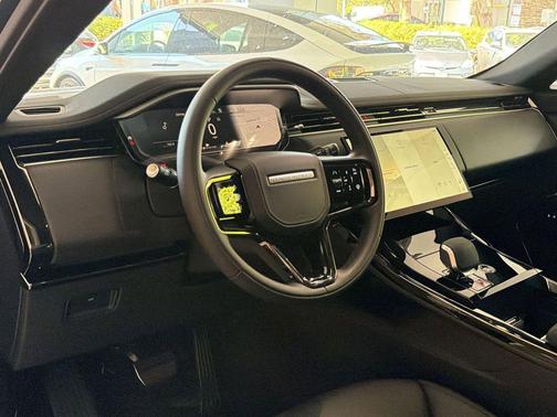 Giola Green Metallic 2026 Land Rover Range Rover Sport SE