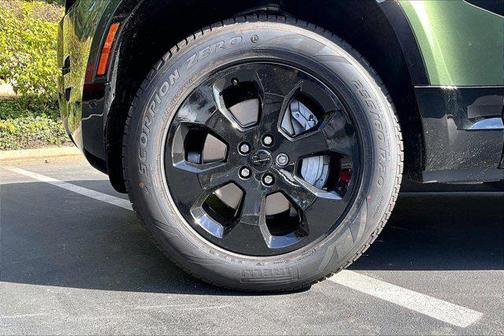 Woolstone Green Metallic 2026 Land Rover Defender P400 X-Dynamic SE