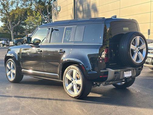 Santorini Black Metallic 2025 Land Rover Defender 110 P400 X-Dynamic SE