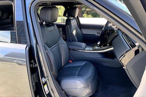 2026 Land Rover Range Rover Sport SE