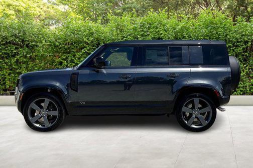 2025 Land Rover Defender 110 V8