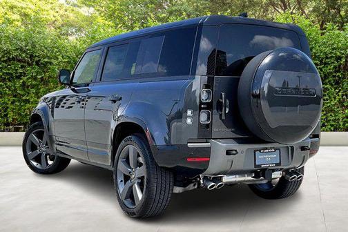 2025 Land Rover Defender 110 V8