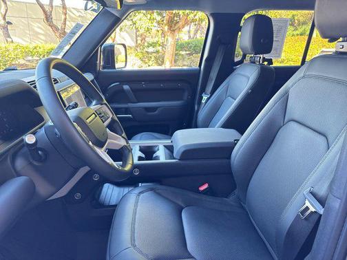 Santorini Black Metallic 2025 Land Rover Defender 110 P300