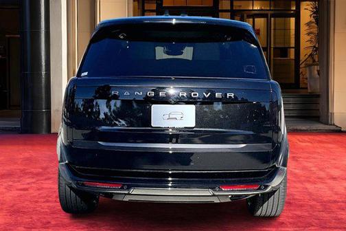 2025 Land Rover Range Rover P400 SE 7 Seat
