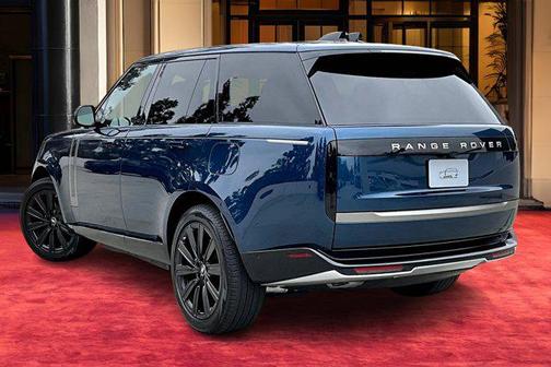 2025 Land Rover Range Rover P550e SE