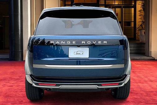 2025 Land Rover Range Rover P550e SE
