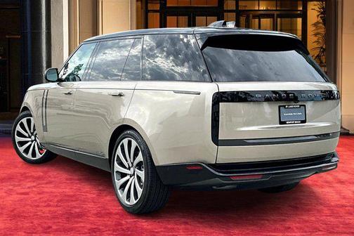 2025 Land Rover Range Rover P400 SE 7 Seat