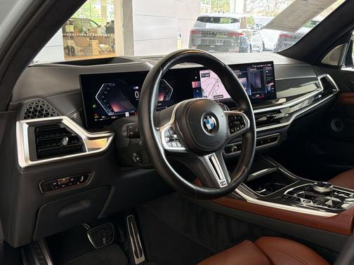Gray 2023 BMW X7 M60i