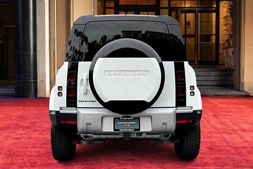 2025 Land Rover Defender 110 P300