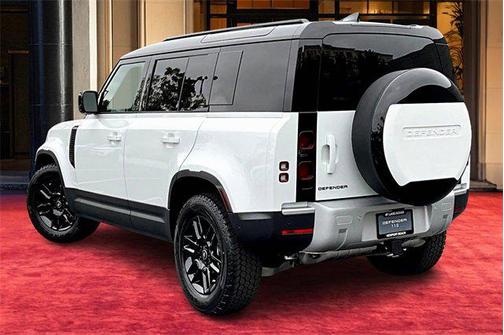 2025 Land Rover Defender 110 P300