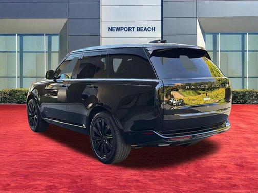 1ag/Black 2026 Land Rover Range Rover P400 SE