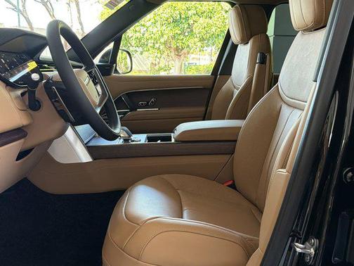 1ag/Black 2026 Land Rover Range Rover P400 SE
