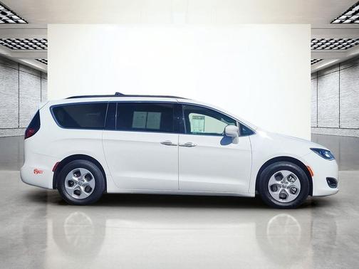 2018 Chrysler Pacifica Hybrid Touring Plus