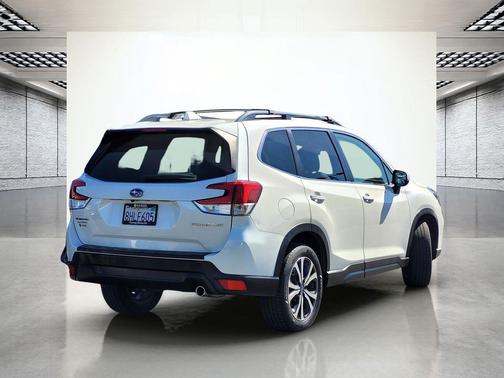 Crystal White Pearl 2019 Subaru Forester Limited