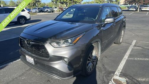 Magnetic Gray Metallic 2022 Toyota Highlander Platinum