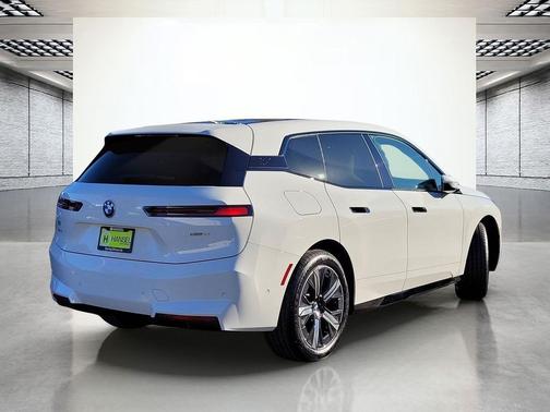 2026 BMW iX xDrive60