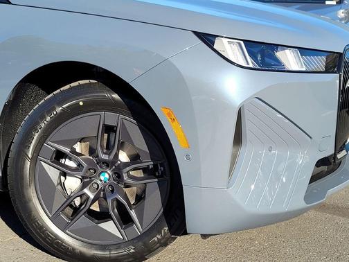 2026 BMW iX xDrive60