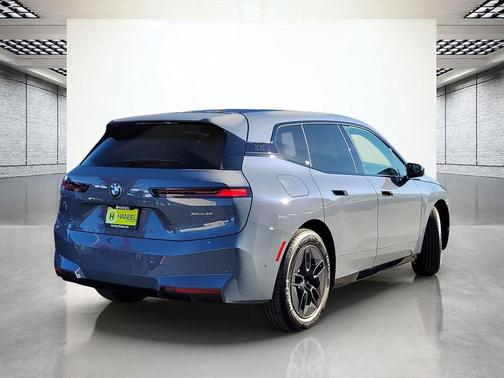 2026 BMW iX xDrive60