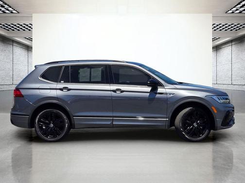 Platinum Gray Metallic 2022 Volkswagen Tiguan 2.0T SE R-Line Black 4MOTION