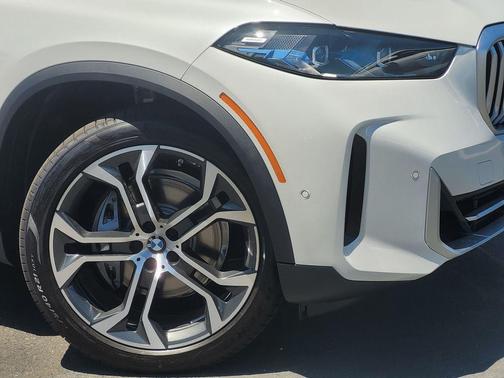 Mineral White Metallic 2026 BMW X5 xDrive40i