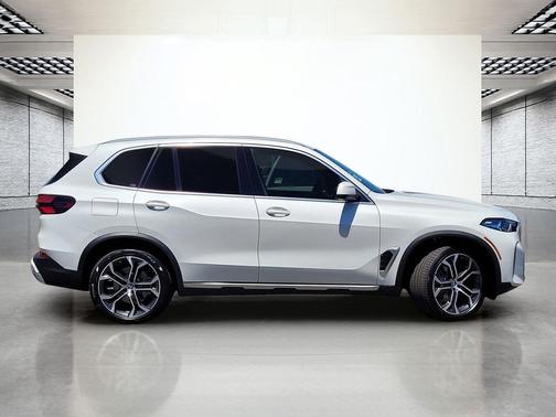 Mineral White Metallic 2026 BMW X5 xDrive40i