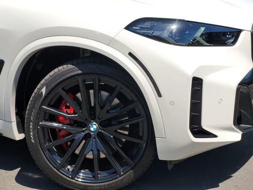 Mineral White Metallic 2025 BMW X5 M60i