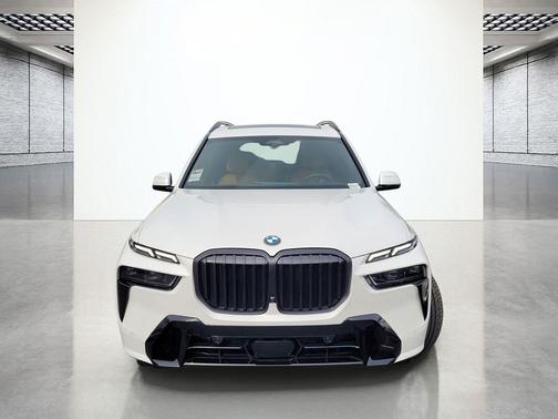 Mineral White Metallic 2026 BMW X7 xDrive40i