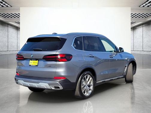 Skyscraper Grey Metallic 2026 BMW X5 PHEV xDrive50e