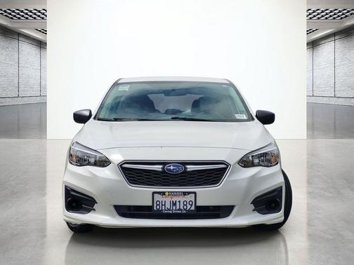 Crystal White Pearl 2019 Subaru Impreza 2.0i