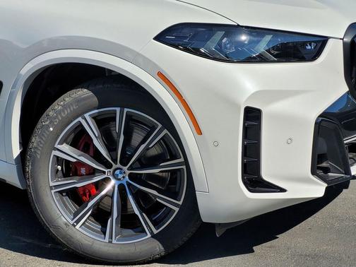 Mineral White Metallic 2026 BMW X5 xDrive40i