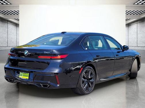 2025 BMW 760 xDrive