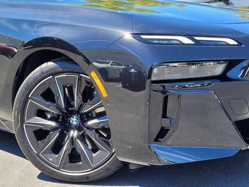 2025 BMW 760 xDrive