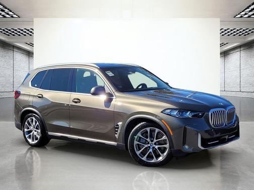 Manhattan Green Metallic 2026 BMW X5 PHEV xDrive50e