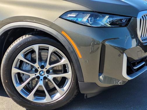 Manhattan Green Metallic 2026 BMW X5 PHEV xDrive50e