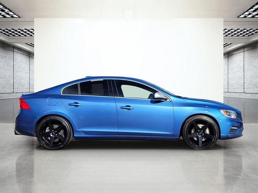 2017 Volvo S60 T6 R-Design Platinum