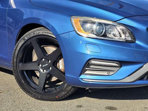 2017 Volvo S60 T6 R-Design Platinum