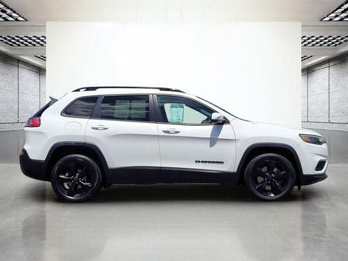 Bright White Clearcoat 2019 Jeep Cherokee Altitude