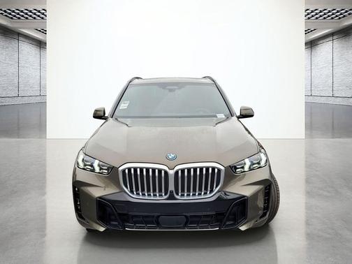 Manhattan Green Metallic 2026 BMW X5 PHEV xDrive50e