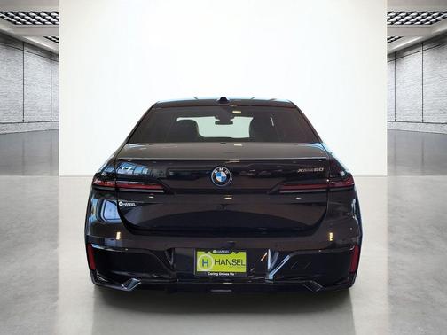 Black Sapphire Metallic 2025 BMW i7 xDrive60