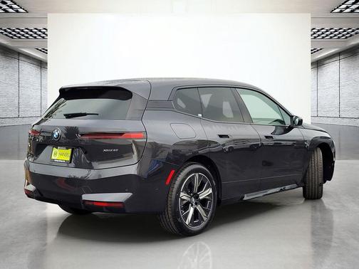 2026 BMW iX xDrive60