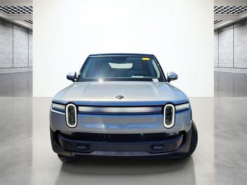 2025 Rivian R1S