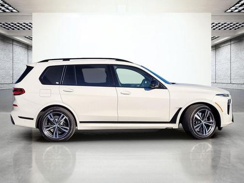 2026 BMW X7 M60i
