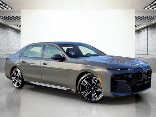 2026 BMW 750e i xDrive