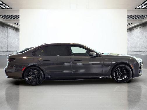 Dravit Grey Metallic 2026 BMW 750e i xDrive