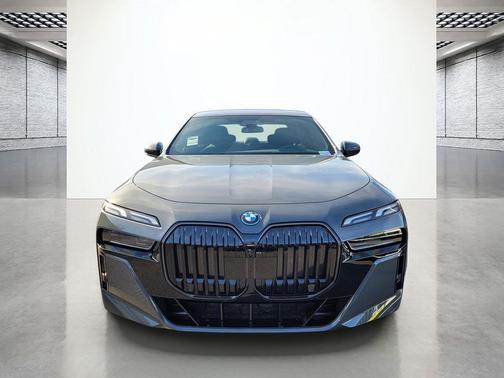2026 BMW 750e i xDrive