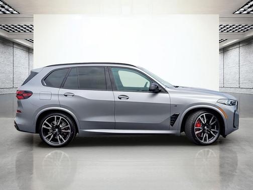 Frozen Pure Grey Metallic 2026 BMW X5 M60i
